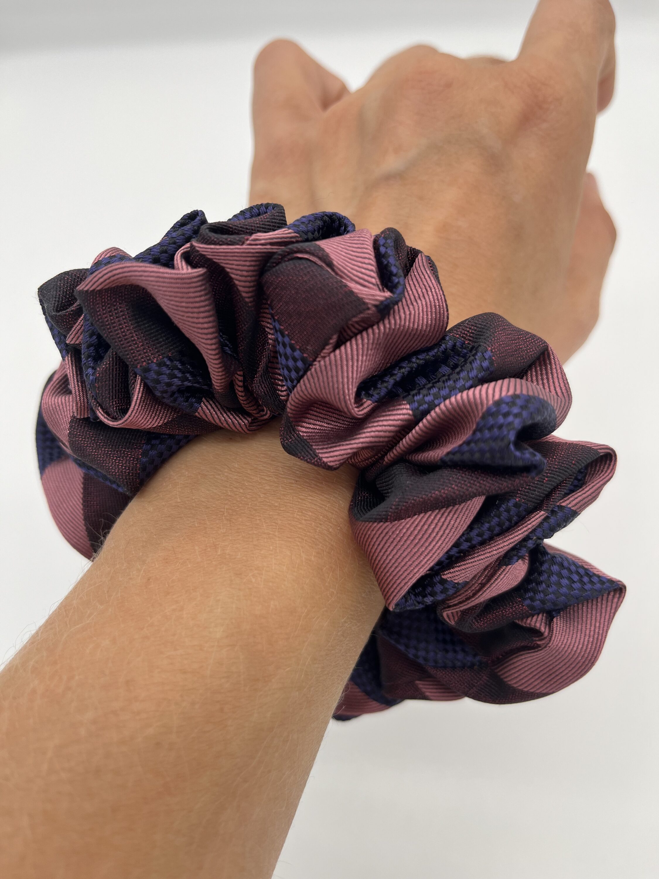 jedwabna scrunchie