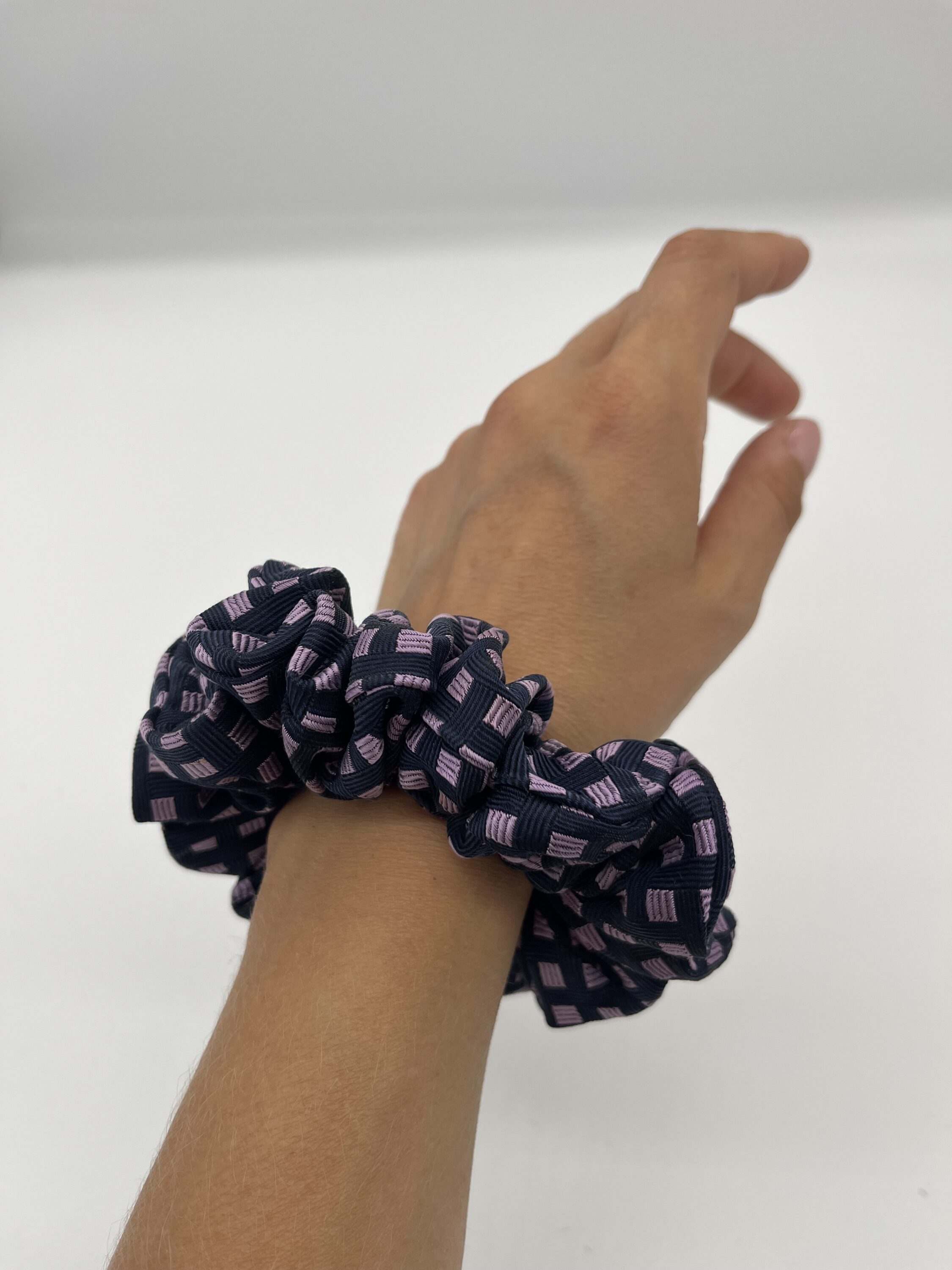 jedwabna scrunchie