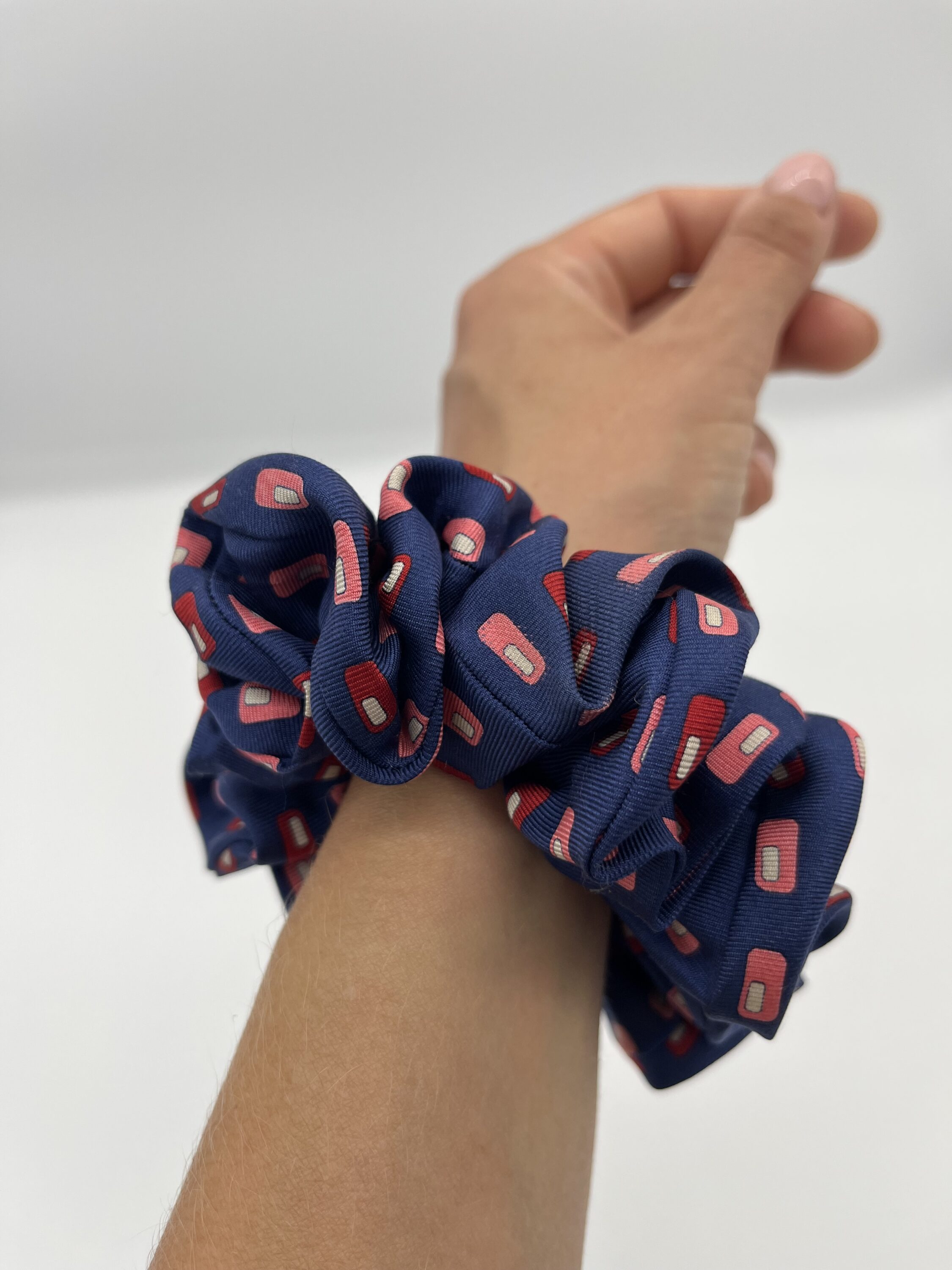 scrunchie z krawata