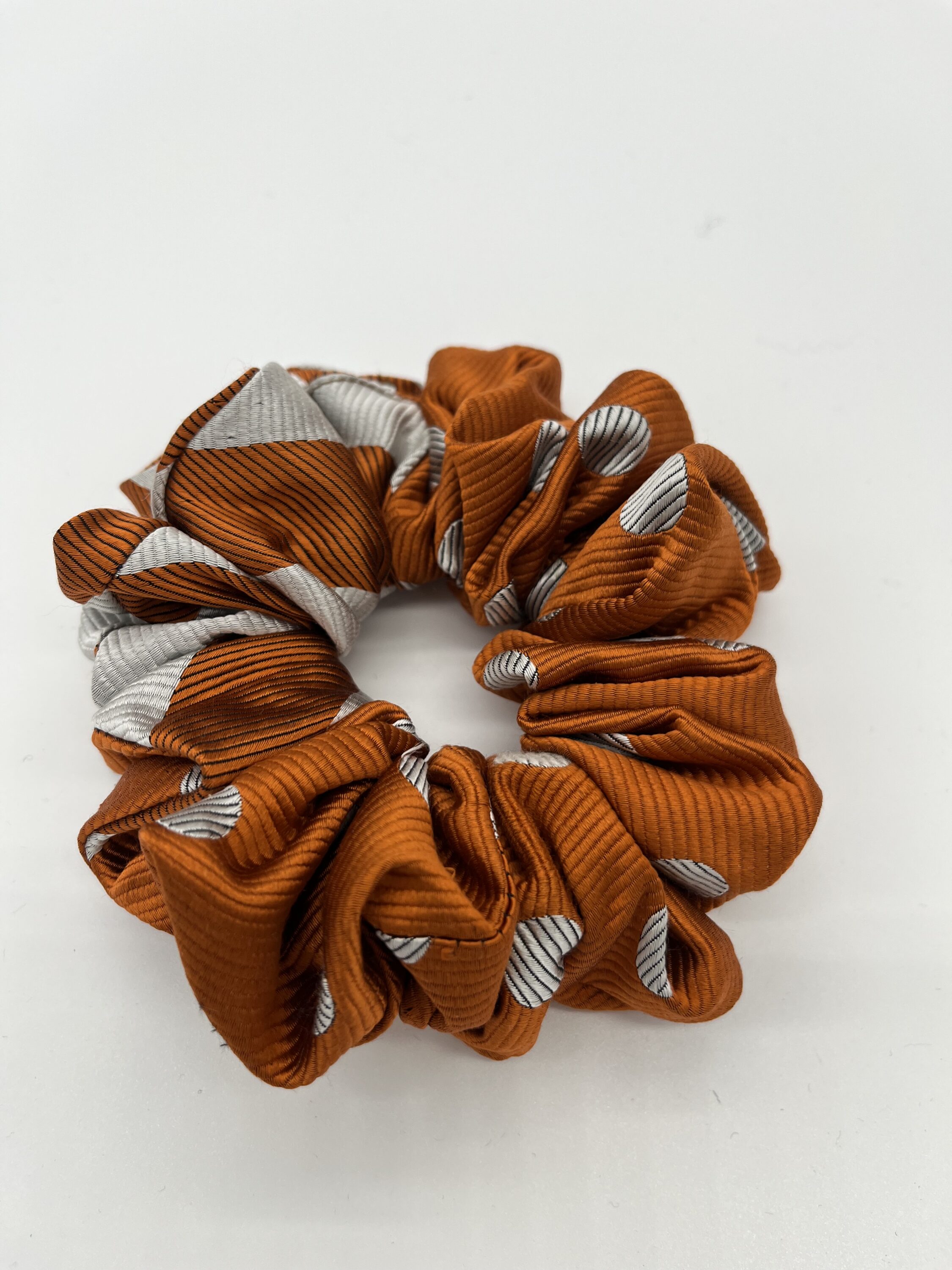 jedwabna scrunchie